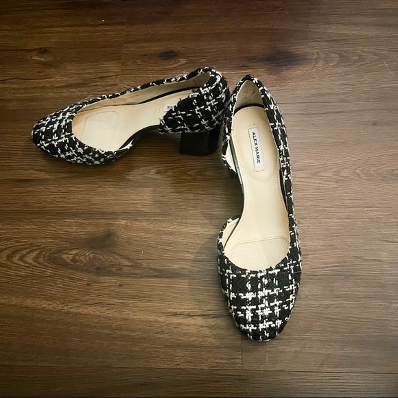 🖤Tweed Chanel styled Block Heels🤍 - Picture 2 of 4